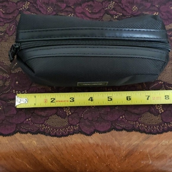 Tumi Amenity Kit Delta One Business Class - Picture 5 of 7